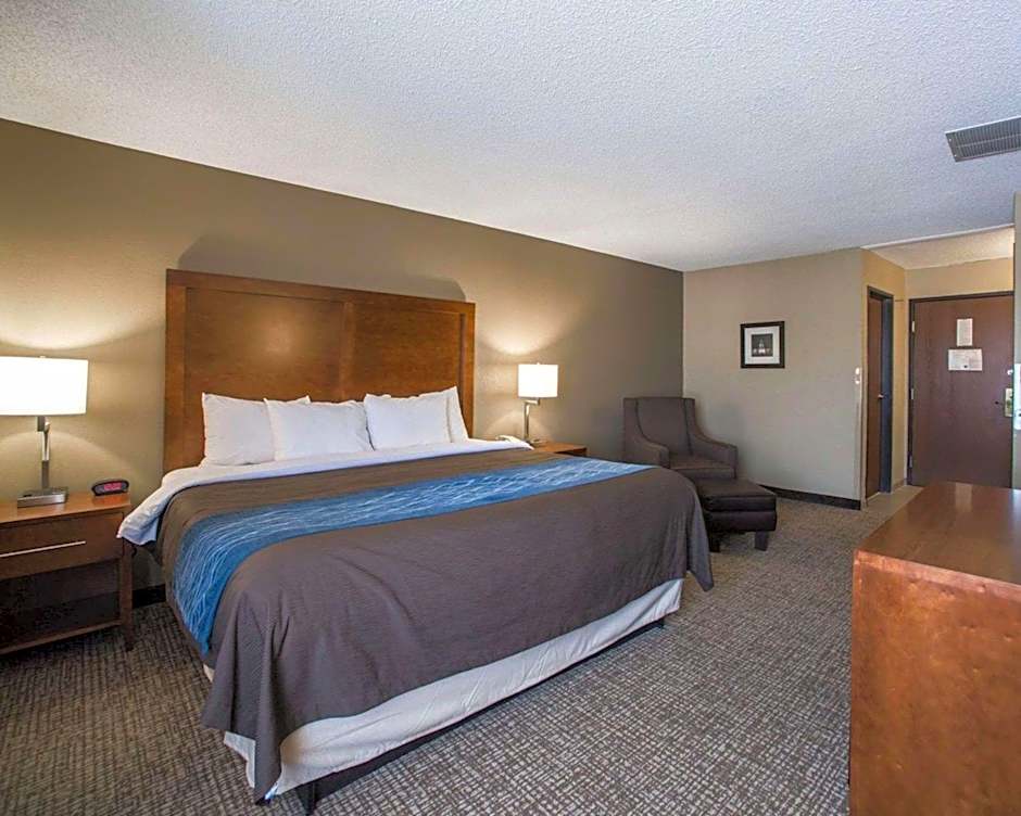 Comfort Inn & Suites St. Louis-Hazelwood