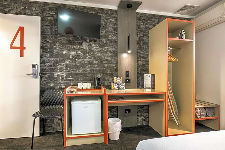 Nightcap at Jamison Hotel