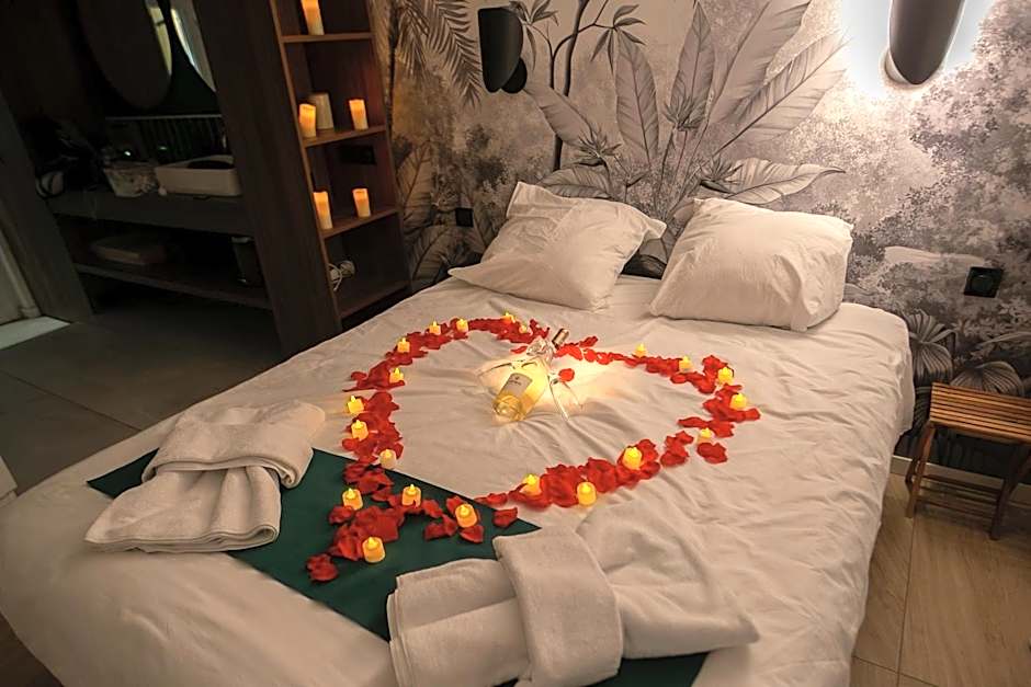 Love Room du Mont d'Or - Baignoire SPA - Minibar offert