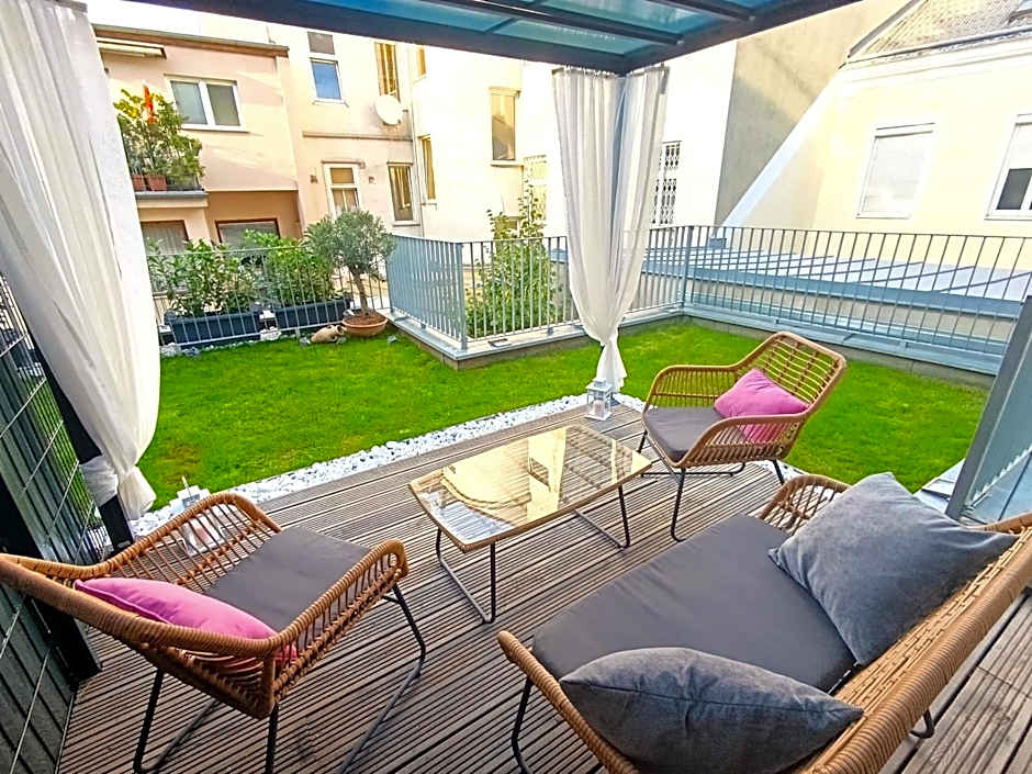 BOSSA CITY Design Apartments