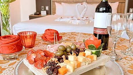 Deluxe Suite with Spa Bath