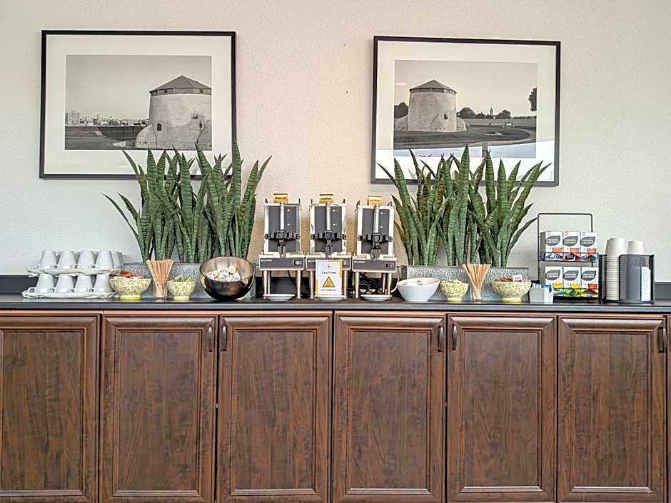 Confederation Place Hotel