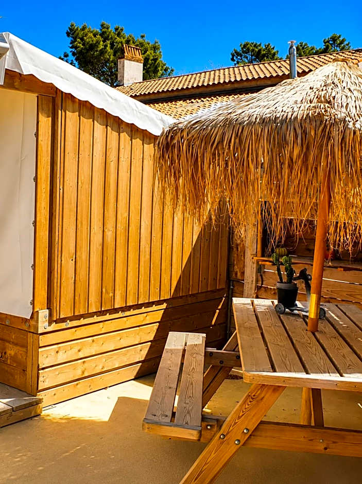 Gîte insolite vue sur le ciel étoilé , cuisine, salle d eau, 2 chambres , proche du zoo de La Palmyre