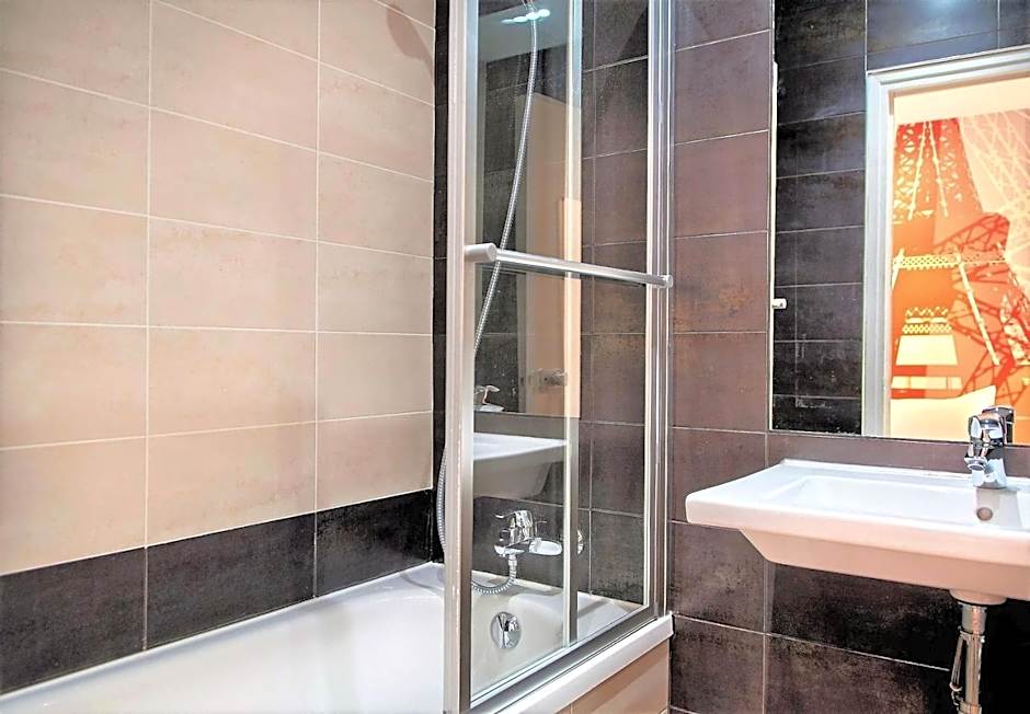 Hotel Alpha Paris Tour Eiffel