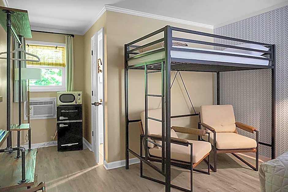 Hickory Falls Inn
