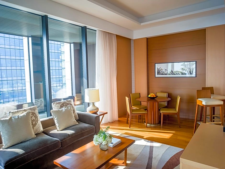 Foto 1 di 7 di 2 Bedroom 1 King Bed and 2 Twin Beds Residence, Top Floor