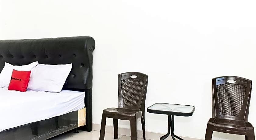 RedDoorz near Alun Alun Wonosobo