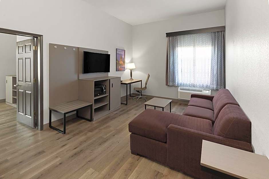 La Quinta Inn & Suites by Wyndham Kyle - Austin South