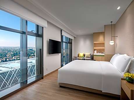 1 King Bed Standard