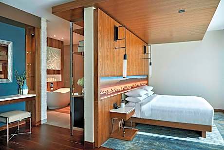 Full Kitchen, 1 Bedroom Presidential Suite, 1 King, Sofa bed, Corner room, High floor