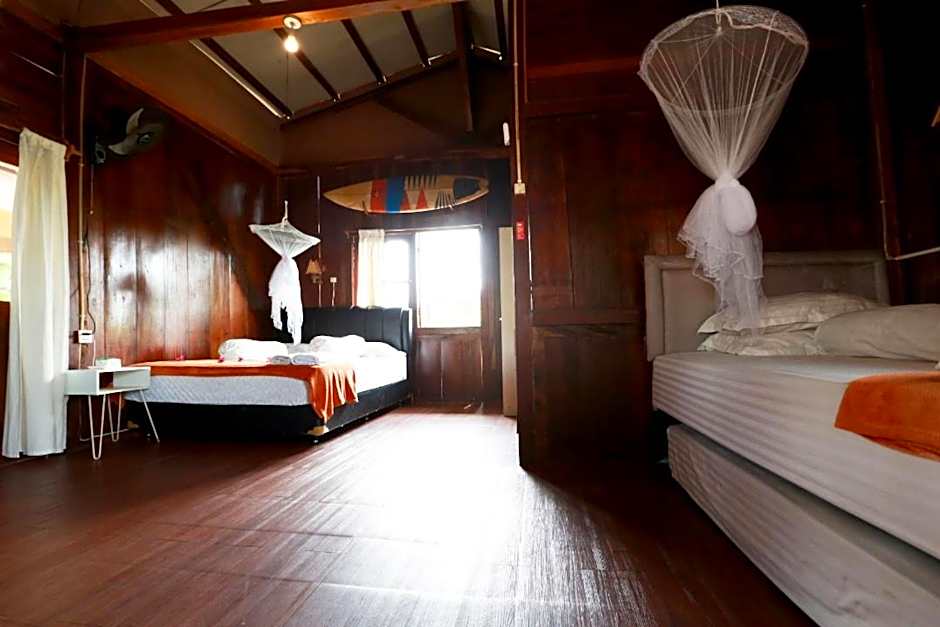 Arya's Surf Camp Cimaja