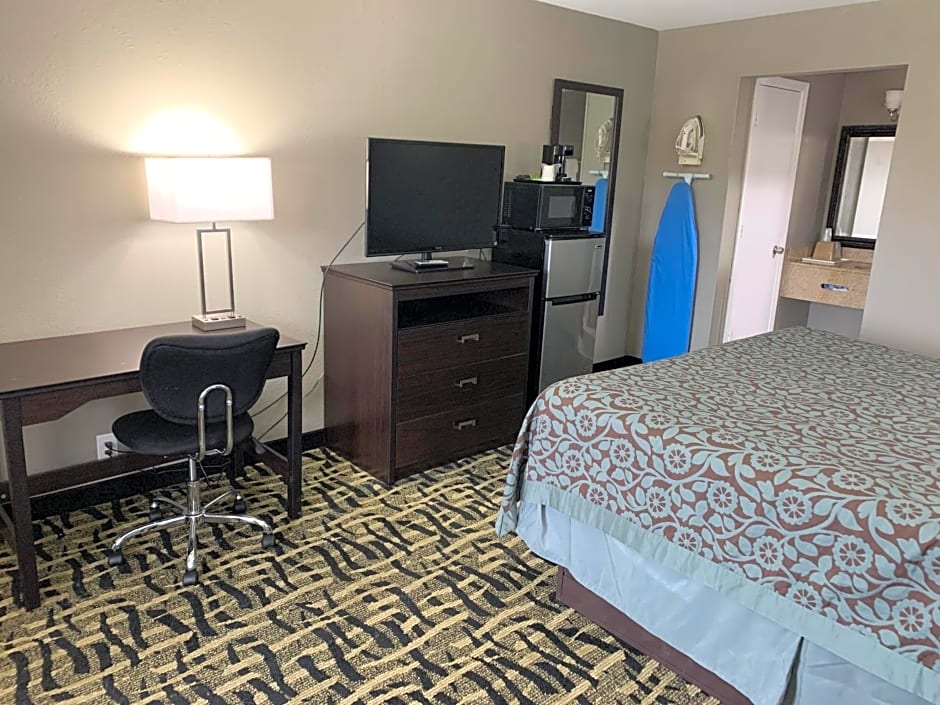Days Inn & Suites by Wyndham Collierville Germantown Area