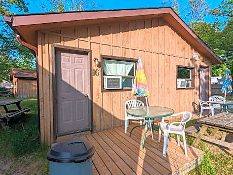 Tiny Wood Cottage 16