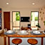 Frida's Artsy Condo with own mural, outdoor tub & rooftop pool