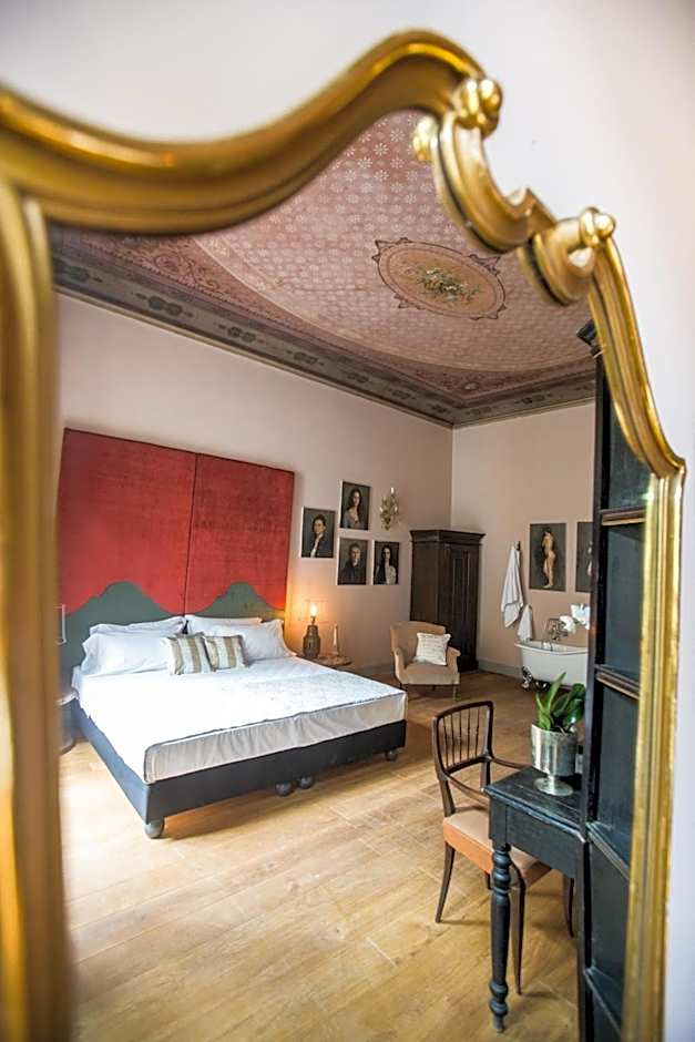 Soprarno Suites