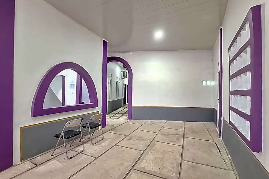 RedDoorz @ Jalan Ahmad Yani Karawang