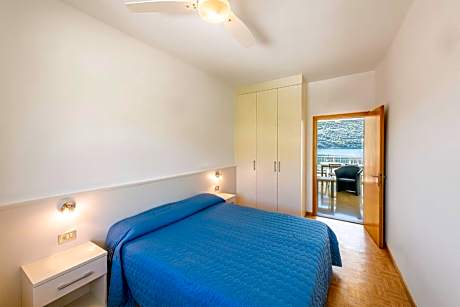 Apartment with Lake View