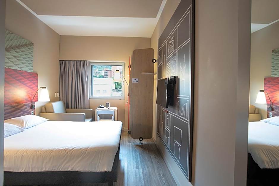 Ibis Cali Granada
