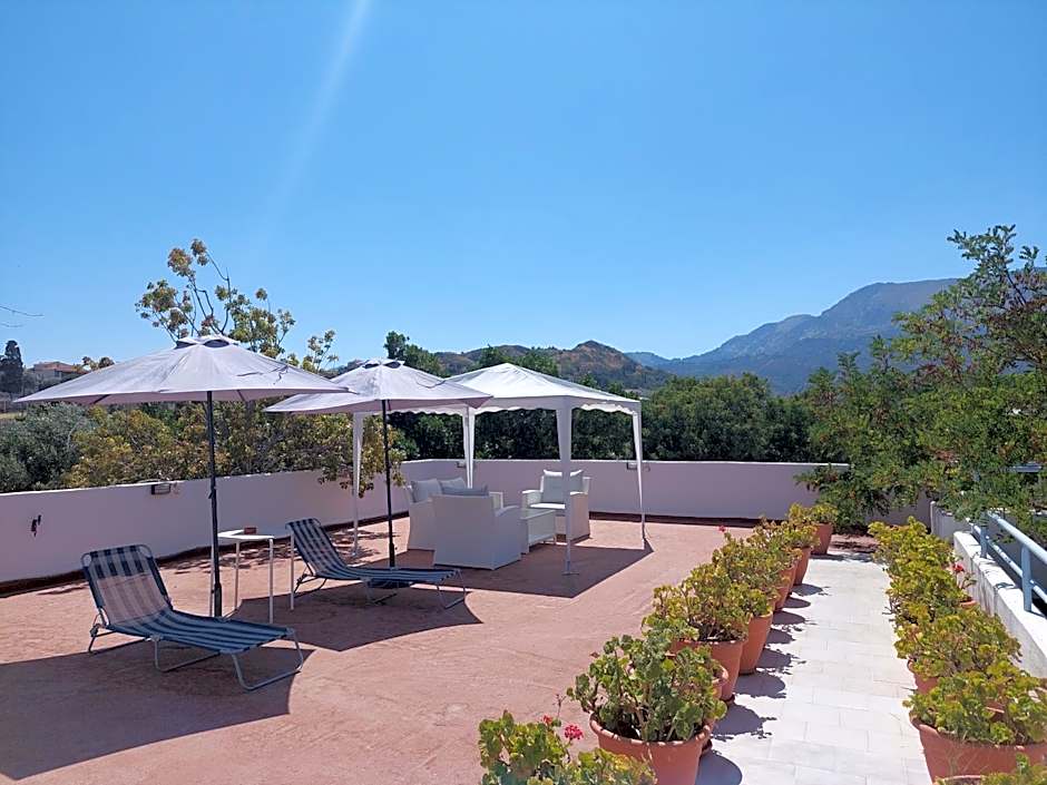 Seafront Studios and Apartments