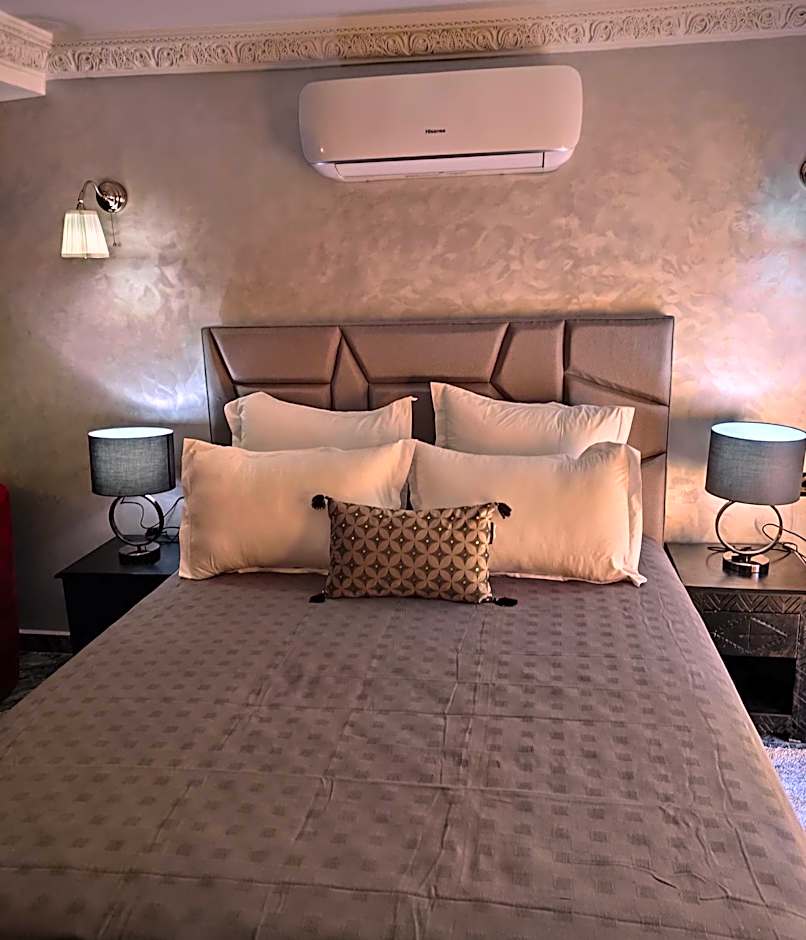 Equi Palace & SPA Near Aeroport