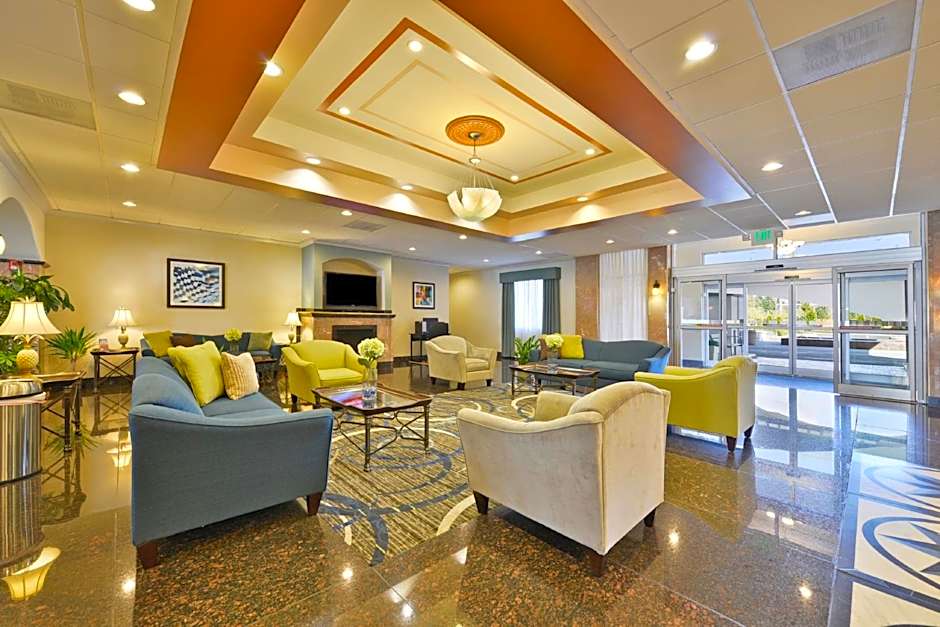 Holiday Inn Express & Suites Tacoma South - Lakewood by IHG