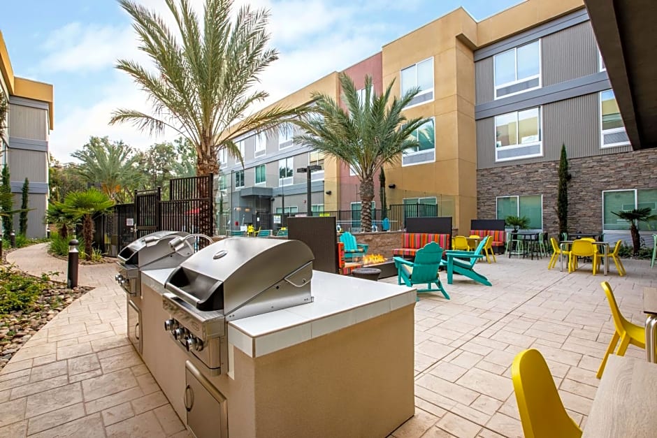 Home2 Suites by Hilton Carlsbad, CA