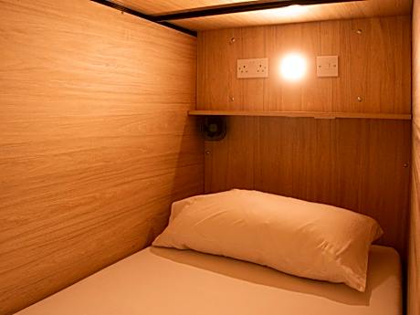 Bed in 4-Bed Mixed Dormitory Room with Shared Bathroom