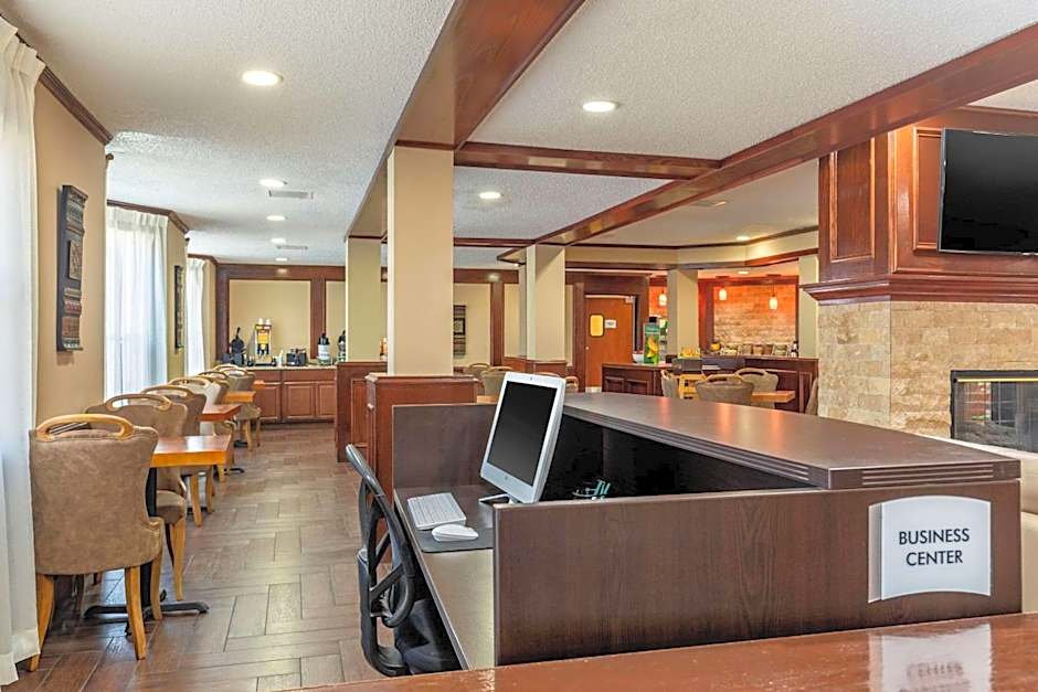 Quality Suites Addison-Dallas