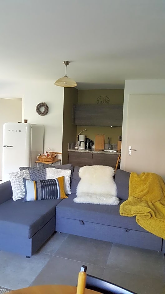 GREAT CANAL STUDIO - AC, Water view & Free parking