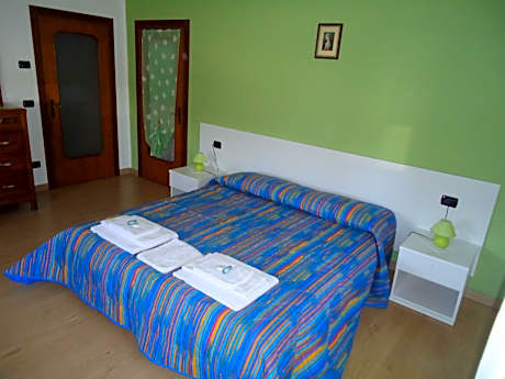Double or Twin Room with Shared Bathroom