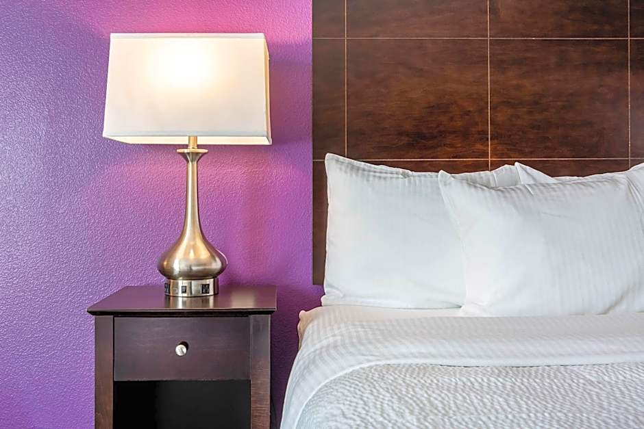 La Quinta Inn & Suites by Wyndham Houston - Magnolia