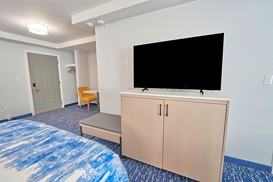 All Seasons Inn & Suites