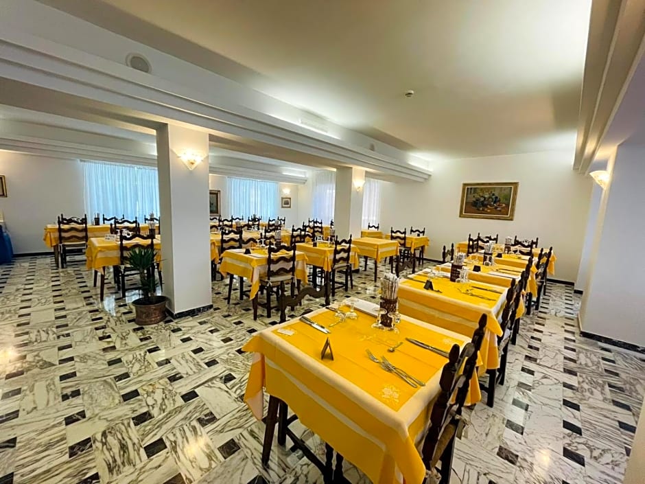 Hotel Dora
