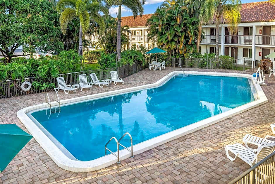 Super 8 by Wyndham Riviera Beach West Palm Beach