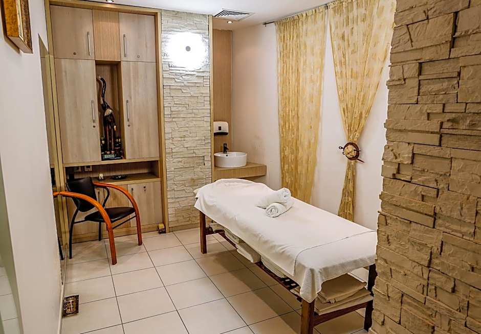 Cosmopolitan Hotel & Wellness