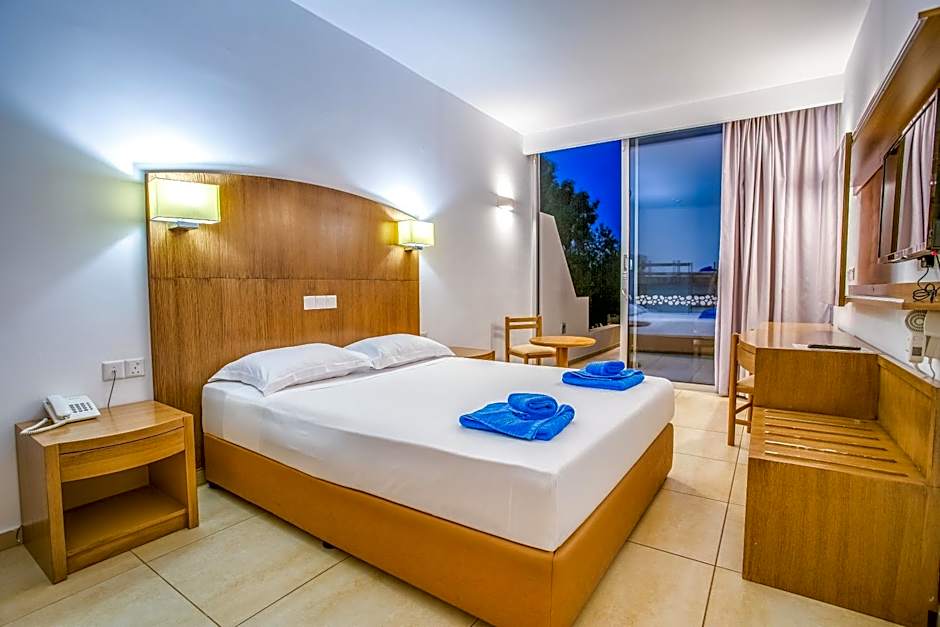 Adelais Bay Hotel