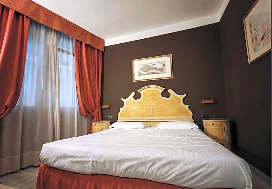 Hotel Aaron