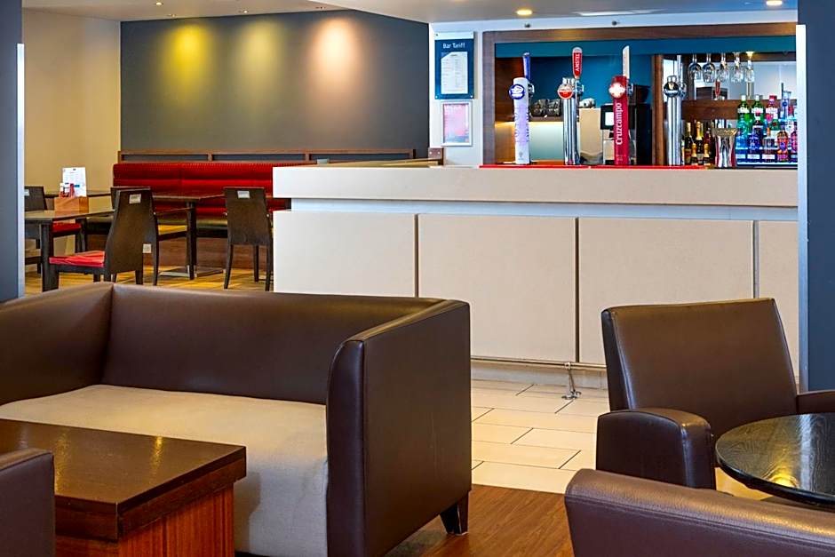 Holiday Inn Express Warwick - Stratford-upon-Avon By IHG