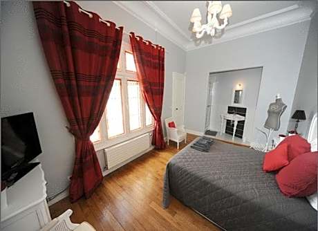 La Tourelle Family Room