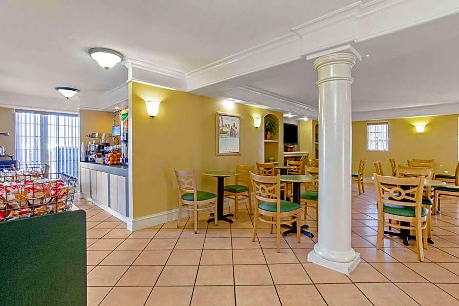 La Quinta Inn & Suites by Wyndham Tampa Bay Pinellas Park Clearw