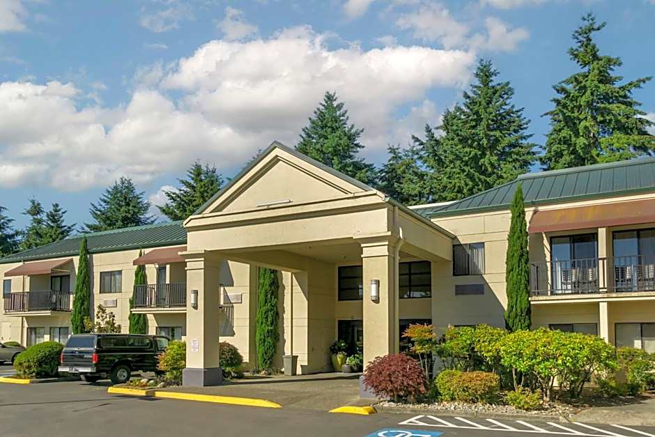 Best Western Plus Plaza By The Green