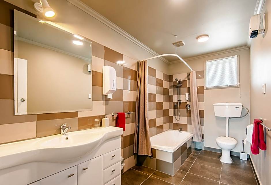 Manuka Crescent Motel