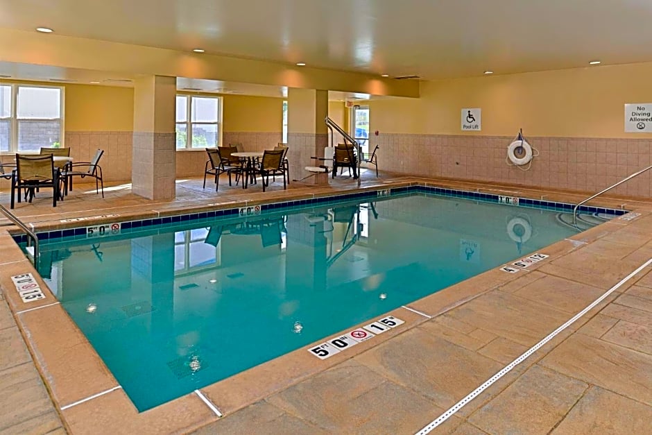 Holiday Inn Express Hotel & Suites St. Louis West-OFallon By IHG