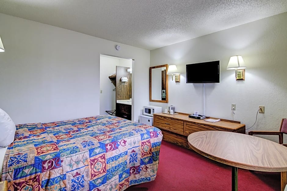 Bloomer Inn & Suites