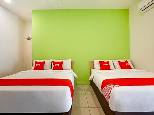 OYO 89677 Sunflower Hotel