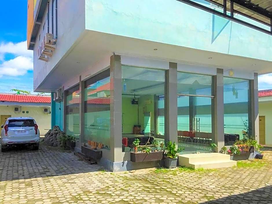 Urbanview Hotel Platinum Parepare