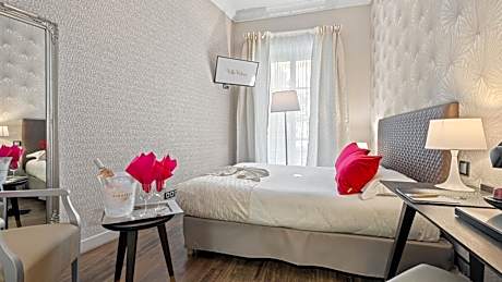 Standard Double Room with City View