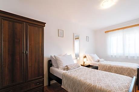 One-Bedroom Apartment with Balcony