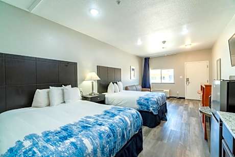 2 Queen Beds, Kitchenette with Sofa Sleeper, Non-Smoking