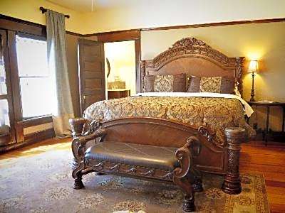 Photo 1 of 5 of 1 King Bed Suite, Balcony